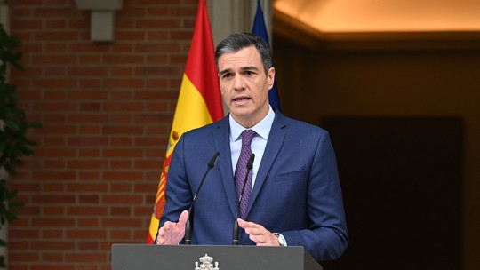 Sánchez antecipa eleição na Espanha para tentar 'cortar pela raiz' a ascensão da direita, diz analista
