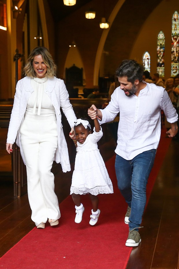 Bruno Gagliass e Giovanna Ewbank batizam Títi em São Paulo (Foto: Manuela Scarpa/Brazil News)