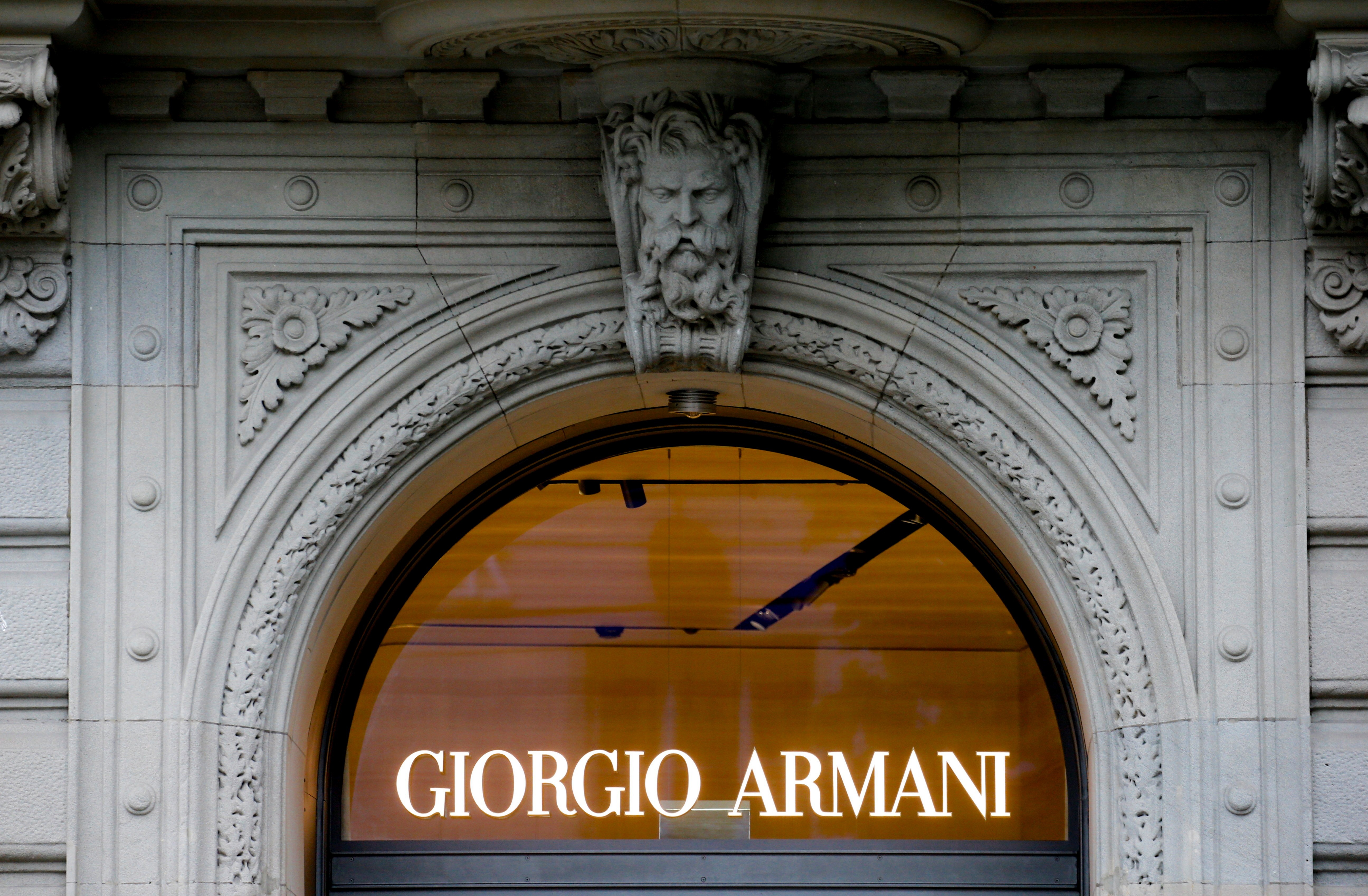 Logo da Giorgio Armani em Zurique, Suíça (Foto: REUTERS/Arnd Wiegmann)