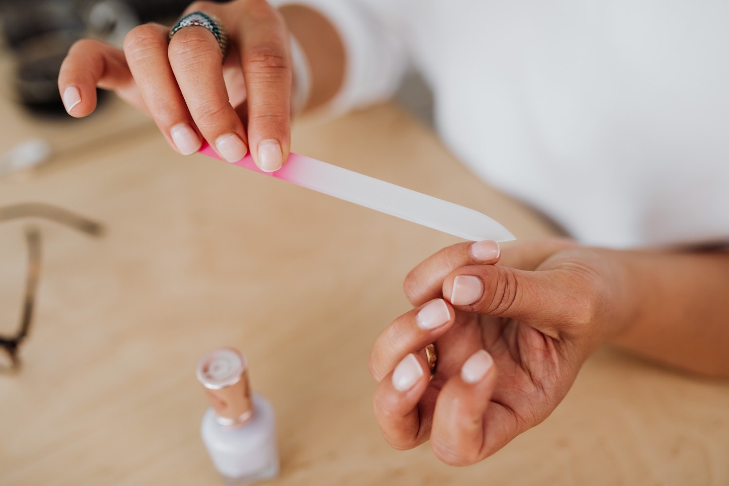 Manter as unhas lixadas e cortadas pode ser uma saída para evitar roer unhas (Foto: Pexels /  Karolina Grabowska  /CreativeCommons)
