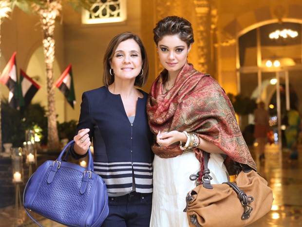 A atriz passou uma semana nos Emirados Árabes, gravando ao lado de Adriana Esteves e equipe (Foto: Isabella Pinheiro/Gshow)