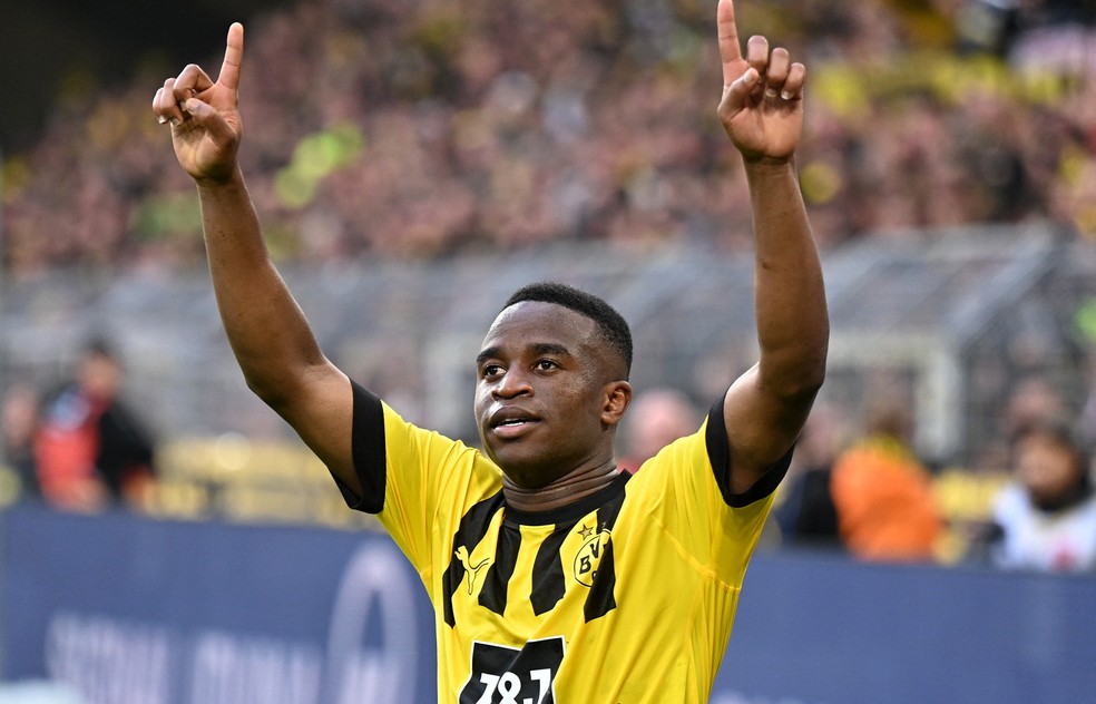Youssoufa Moukoko, do Borussia Dortmund, é o atleta mais jovem a atuar na Bundesliga — Foto: Reuters