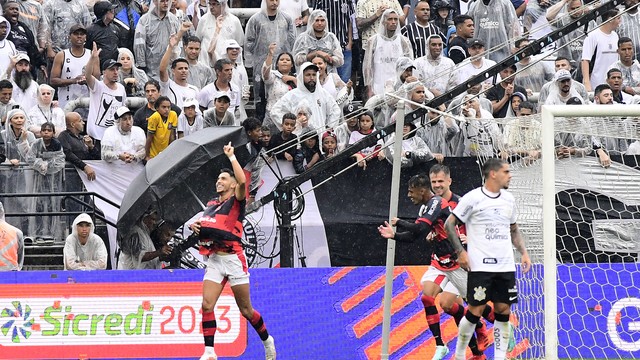 Corinthians x Ituano, comemoração do gol de Raí