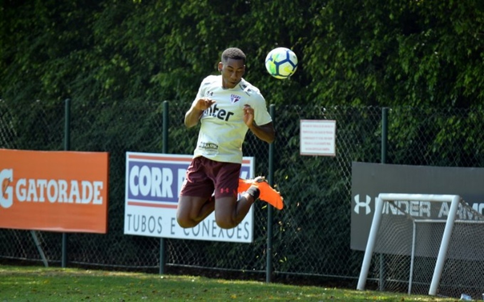 Diego Aguirre está ansioso pela estreia de Gonzalo Carneiro no São Paulo