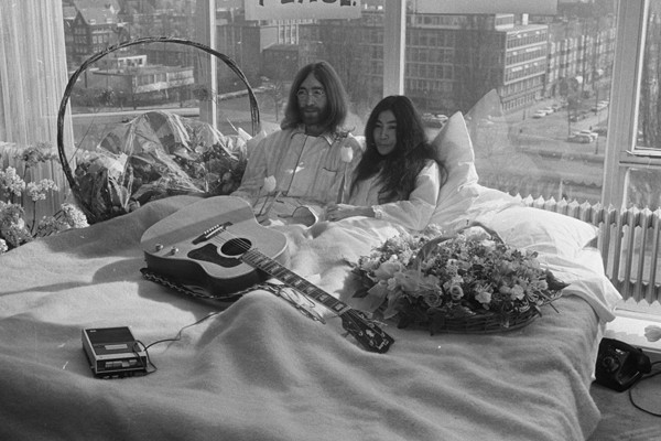 John Lennon e Yoko Ono (Foto: Divulgação)