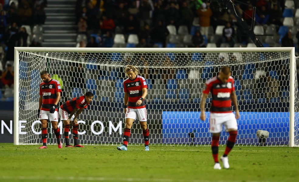 Time do Flamengo no momento do terceiro gol do Al Hilal &mdash; Foto: REUTERS/Andrew Boyers