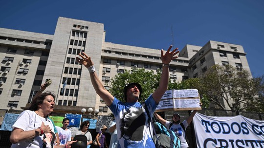 Condenada a 6 anos de prisão por corrupção, Cristina Kirchner anuncia que não concorrerá a cargo nenhum em 2023
