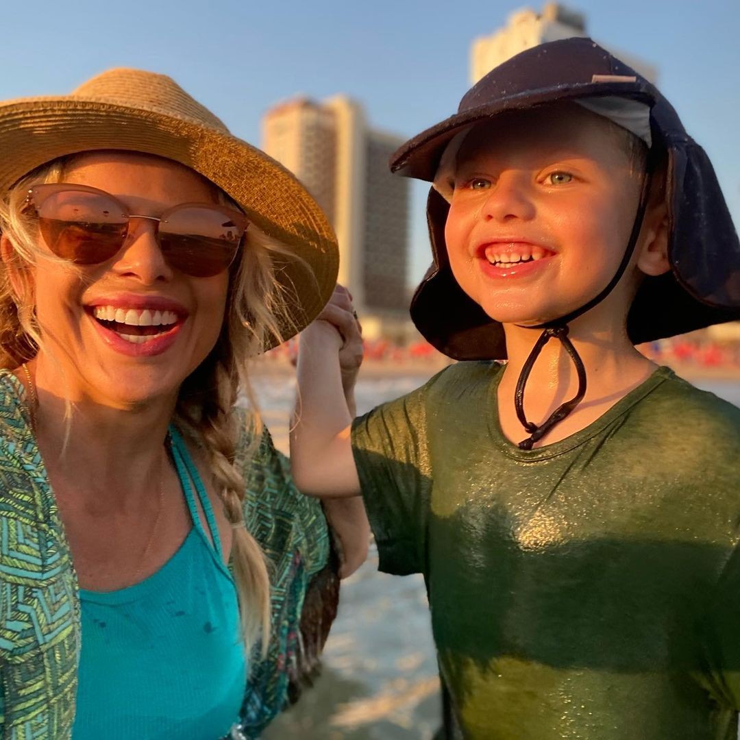 Karina Bacchi curte viagem com o filho Enrico em Tel Aviv, em Israel (Foto: Reprodução/Instagram)