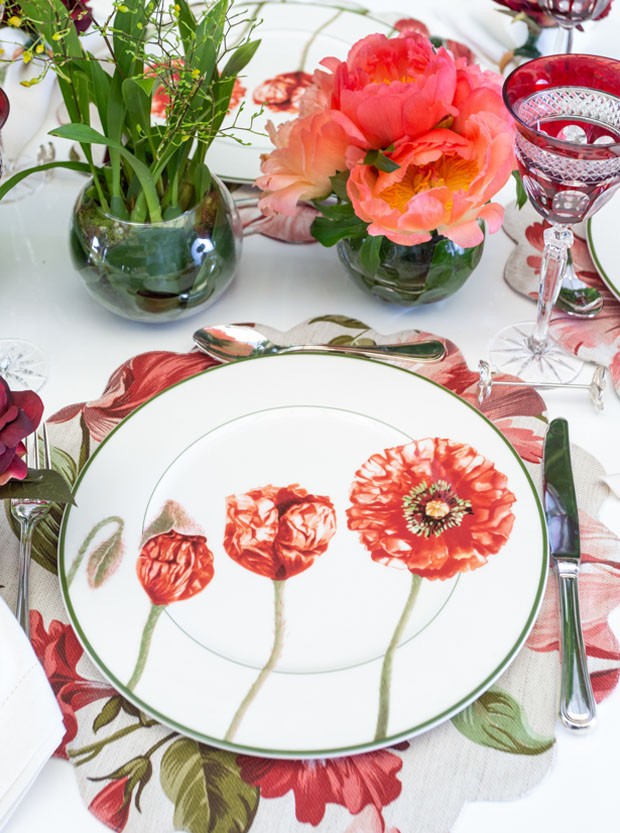 Aprenda a montar uma mesa para almoço com tema floral (Foto: Douglas Daniel)