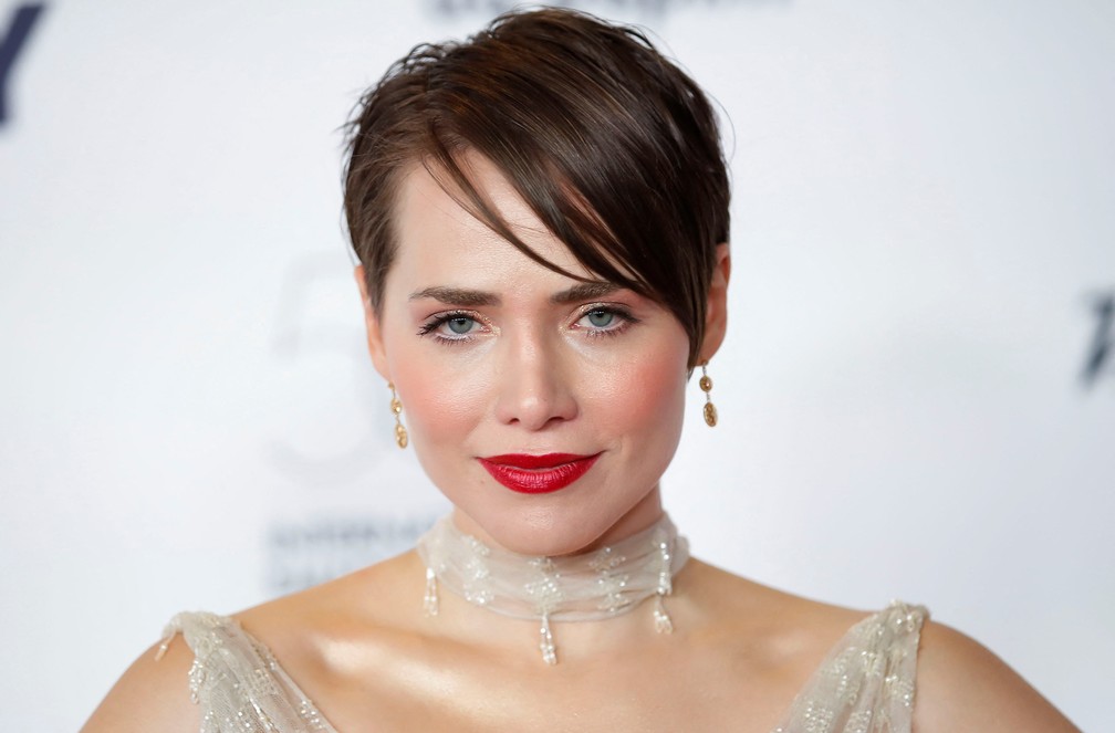 Letícia Colin chega ao Emmy Internacional 2022 — Foto: Eduardo Munoz/Reuters