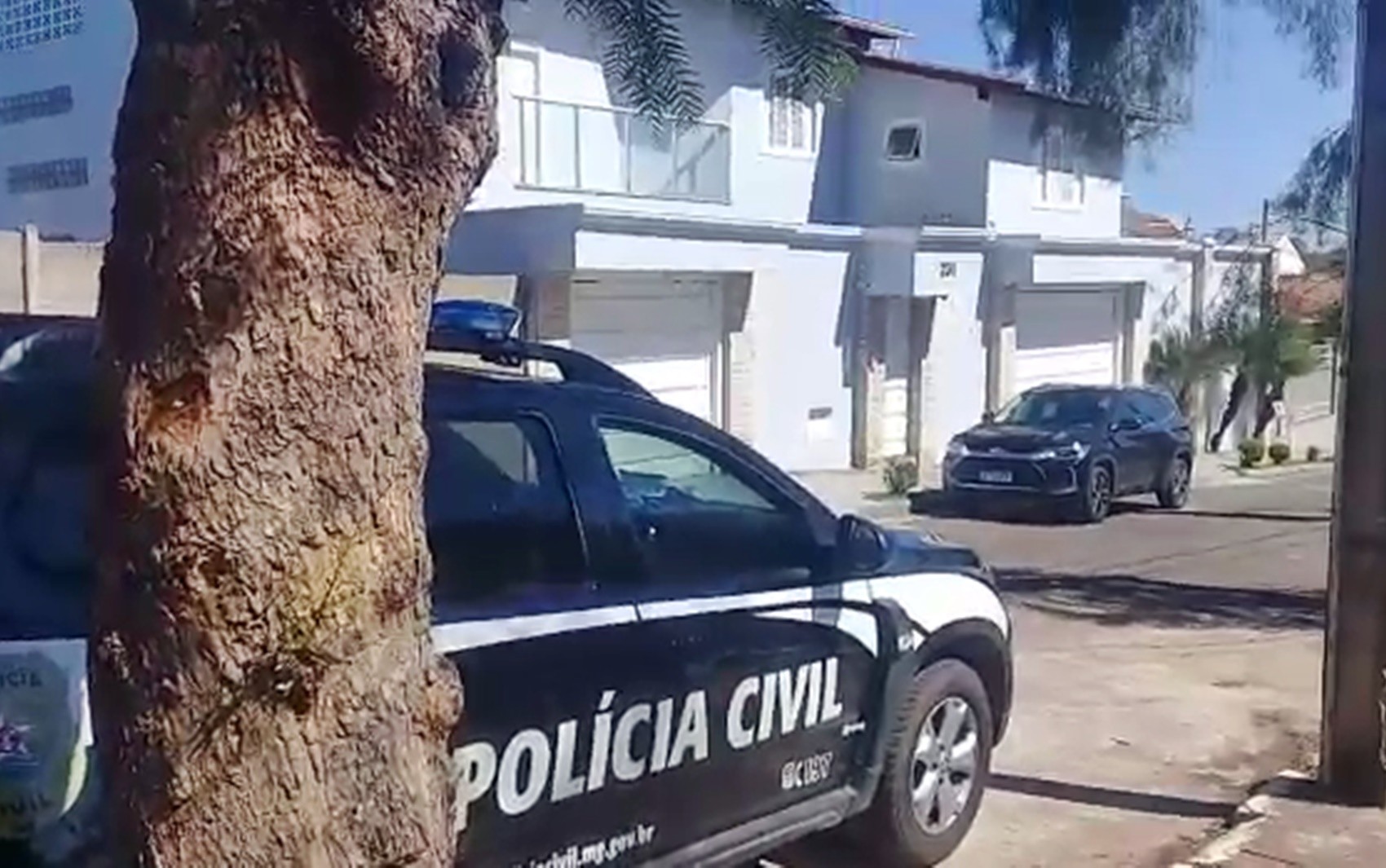 Polícia cumpre mandados de busca e apreensão na casa e no consultório de médico investigado por crime sexual em Alfenas, MG