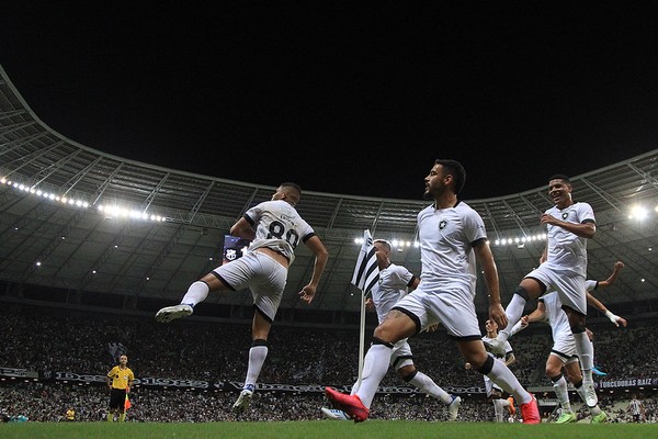Jogadores do Botafogo comemorando gol (Foto: Reprodução/Instagram)