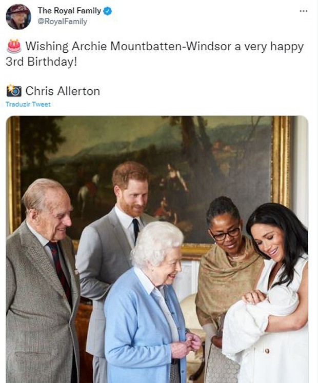 Príncipe Charles e Camila Parker Bowles repostaram tweet da conta oficial da família (Foto: Reprodução / Twitter)