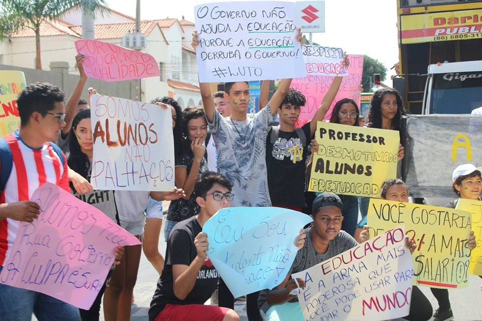 Estudantes participaram do protesto dos professores da rede estadual de ensino do Piauí (Foto: Divulgação/ Sinte)