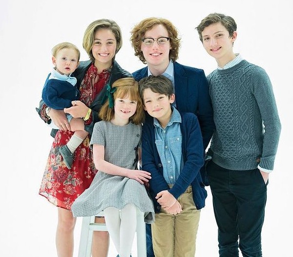 Seis dos sete filhos de Taylor Hanson: Jordan, de 18 anos; Penelope, de 16; River, de 14; Viggo, de 12; Wilhelmina, de 8; Claude, de 2; e Maybellene, de 5 meses (Foto: Reprodução / Instagram)