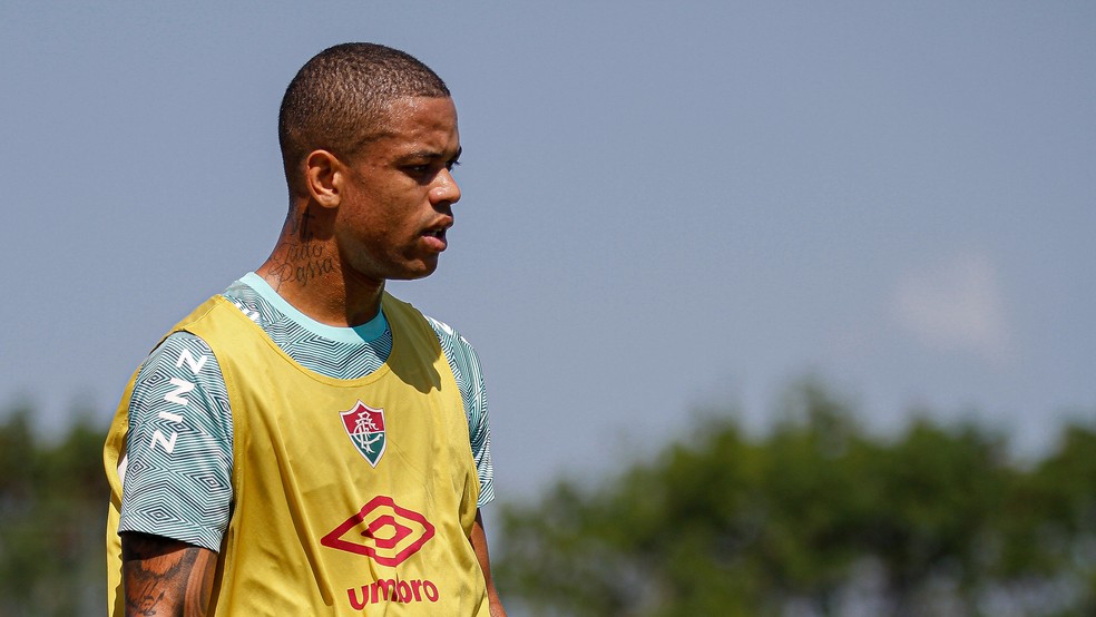Caio Paulista não tem sido utilizado por Abel Braga — Foto: Lucas Merçon / Fluminense FC