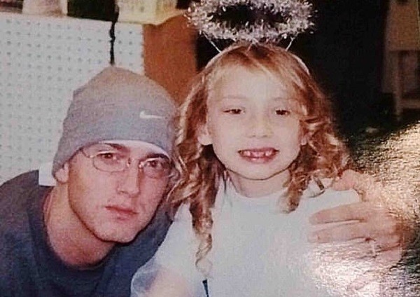 O rapper Eminem em foto antiga com a filha, Hailie Mathers (Foto: Instagram)