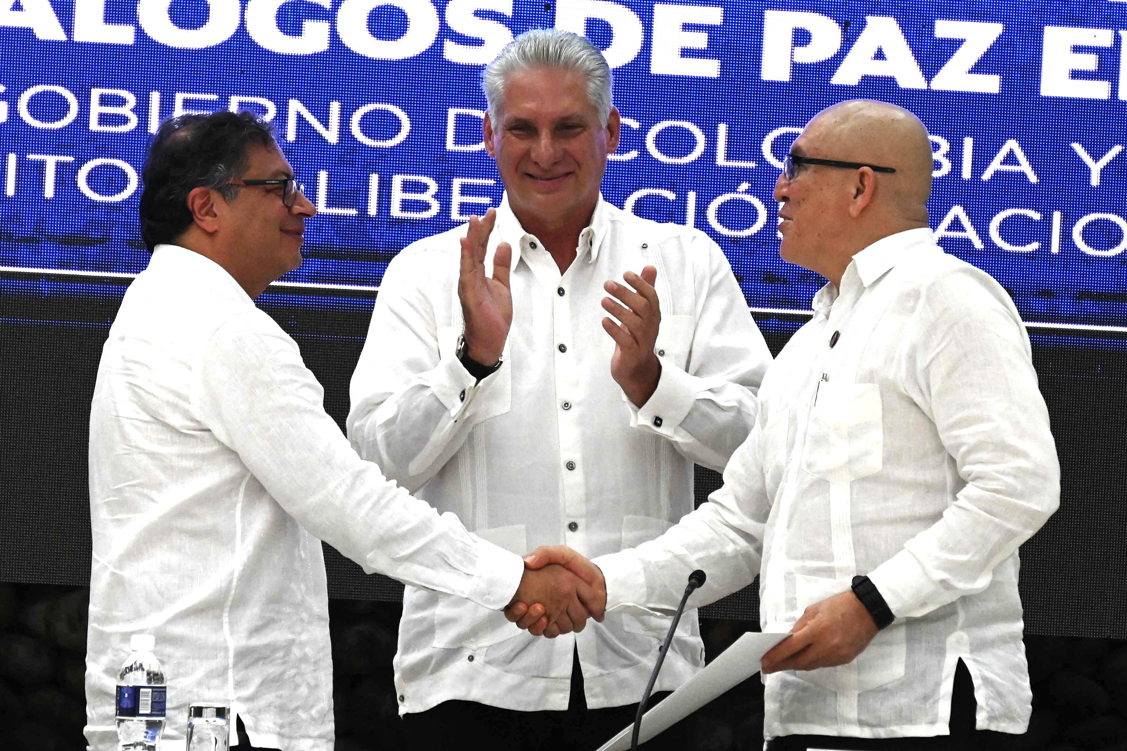 Governo da Colômbia e guerrilha do ELN assinam trégua de seis meses