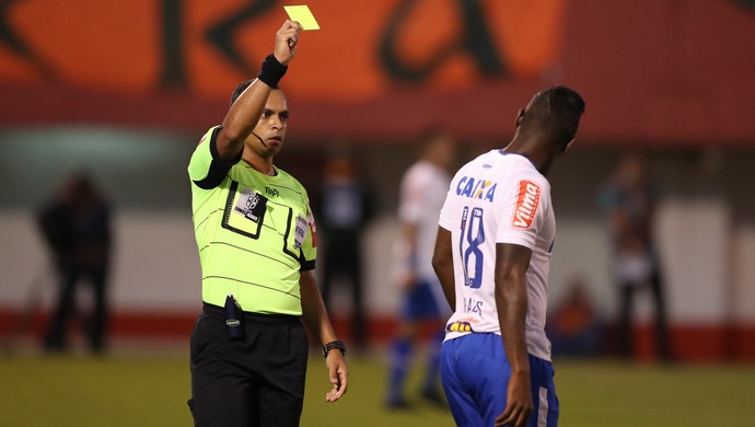 Riascos reclama de pouco espaço no Cruzeiro: Nunca me senti satisfeito