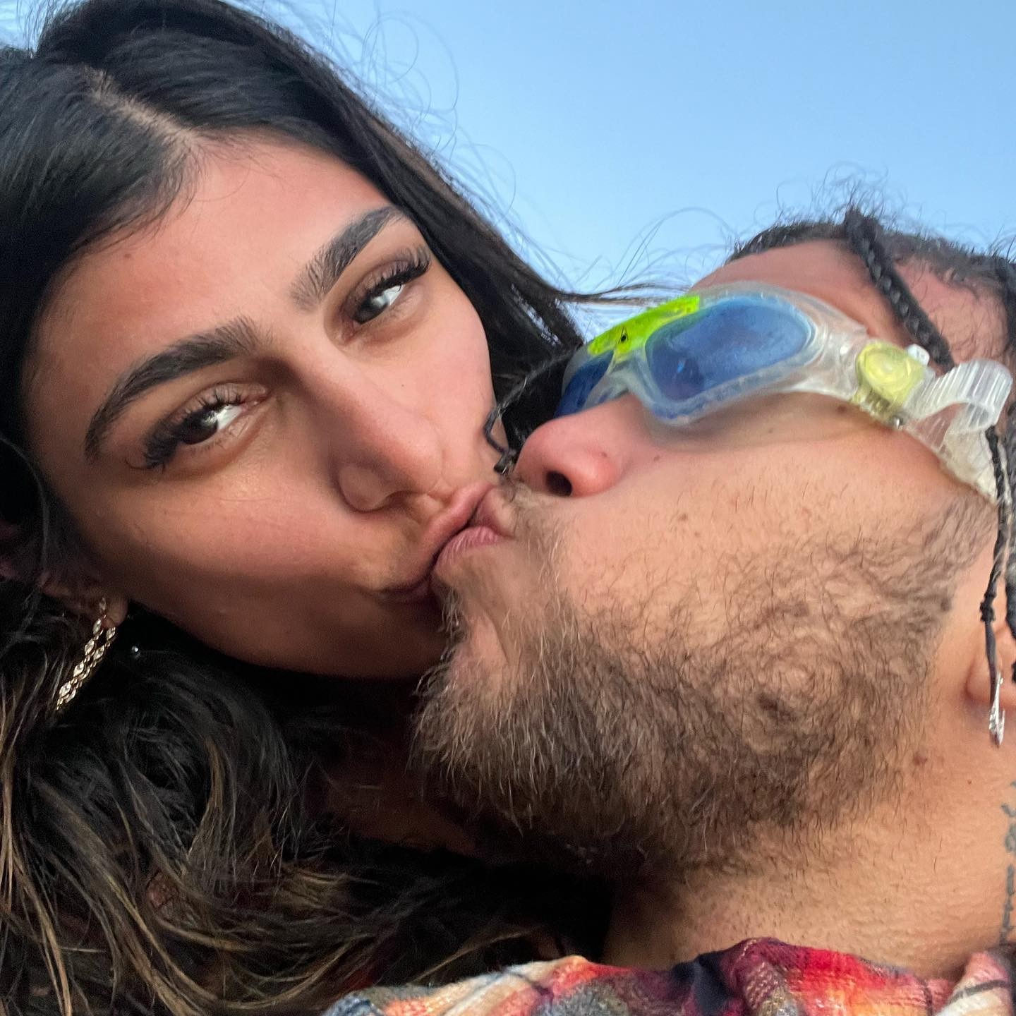 Mia Khalifa em férias com o namorado (Foto: reprodução instagram)