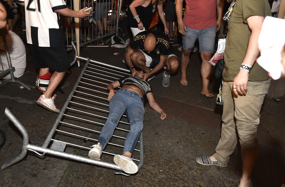 Confusão em Turim (Foto: Reuters)