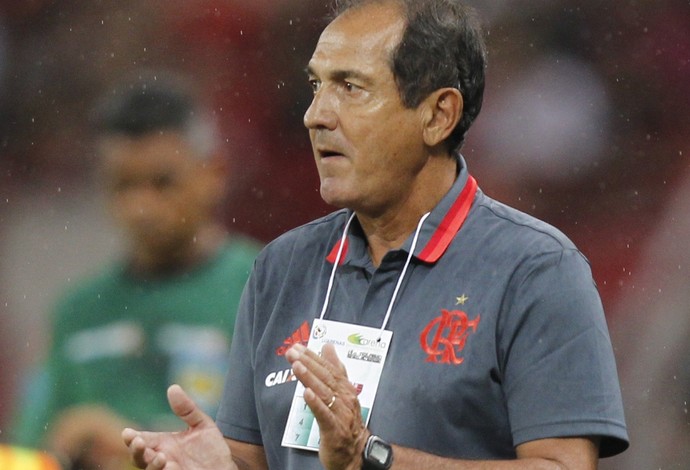 Comentarista questiona defesa do Fla e diz que time precisa de contratações