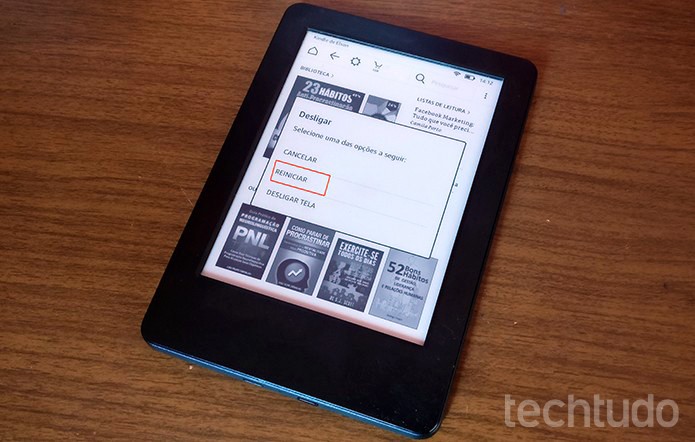 Kindle mostrará caixa de diálogo com a opção de reiniciar dispositivo (Foto: Elson de Souza/TechTudo)