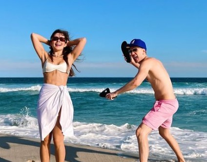 Jade Picon e Leo Picon curtem dia de praia no Rio de Janeiro (Foto: Instagram)
