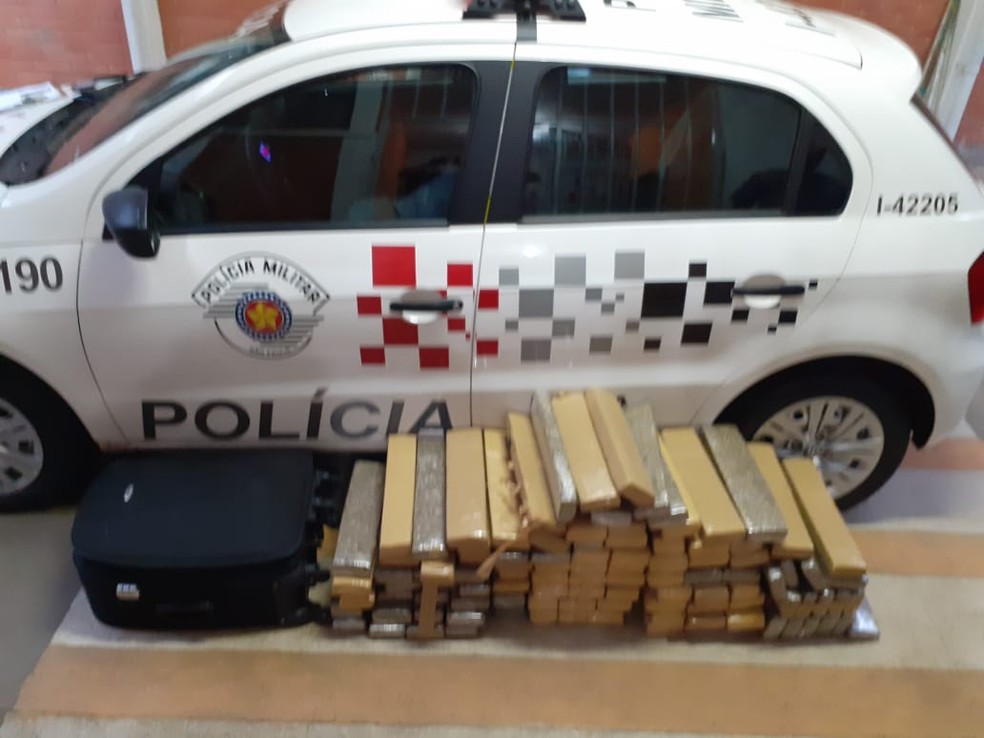 PM apreendeu 137 quilos de maconha em Presidente Epitácio — Foto: Polícia Militar
