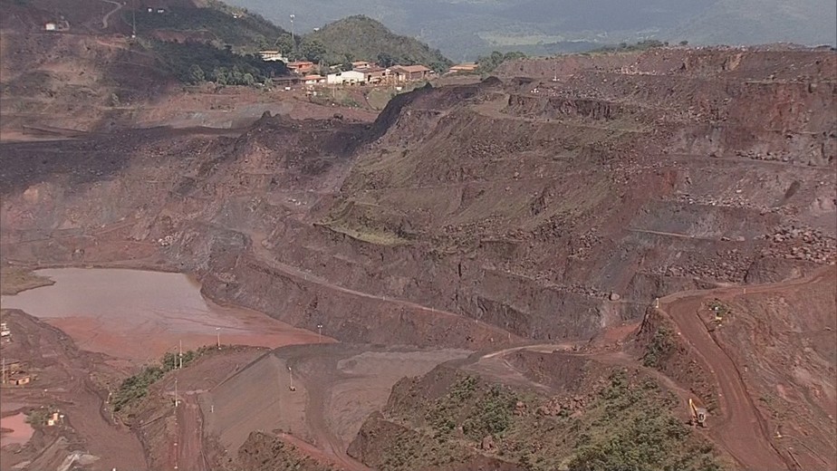 Moradores de BarÃ£o de Cocais e de ItatiaiuÃ§u sÃ£o retirados de casa por risco de rompimento de barragens