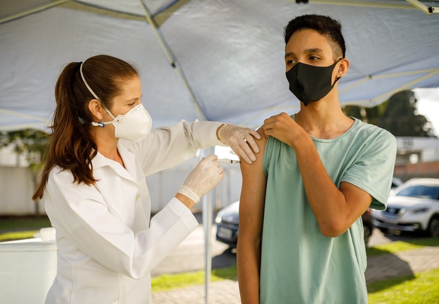 vacinacao de adolescentes,  (Foto:  Capuski / Getty Images)