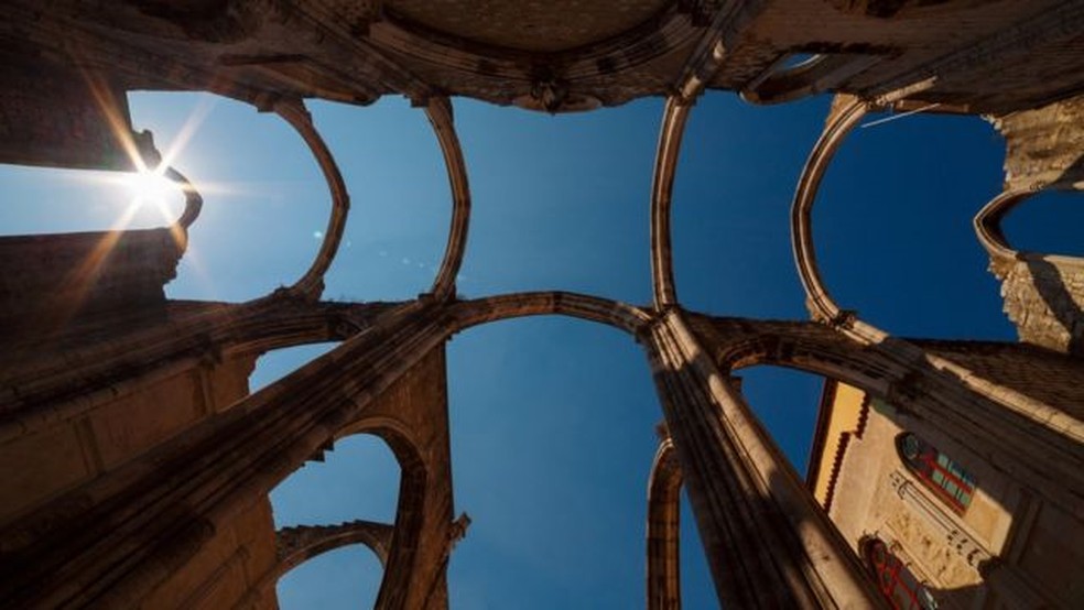 A gótica Igreja do Carmo guarda as marcas do terremoto de 1755 — Foto: GETTY IMAGES