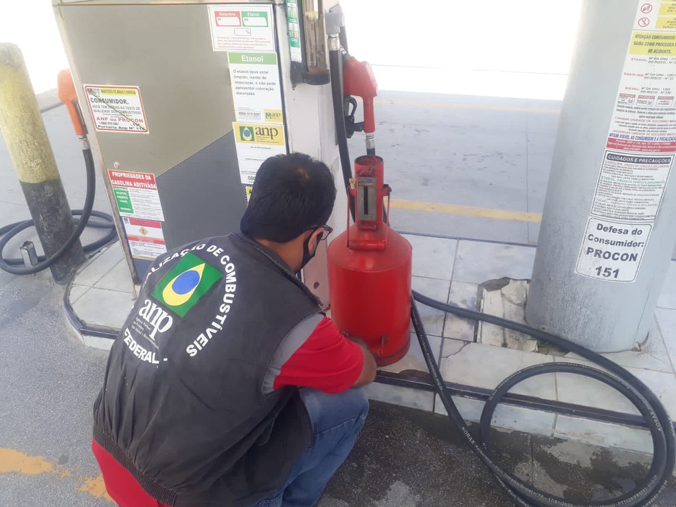 Postos de combustíveis em Alagoas são fiscalizados por equipes da ANP — Foto: ANP