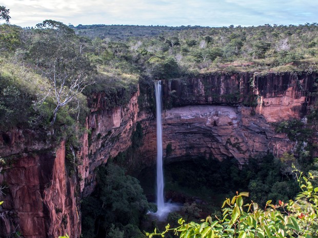 Cachoeira Véu de Noiva fica no Parque Nacional de Chapada dos Guimarães, em Mato Grosso (Foto: Rafaella Zanol - Gcom/MT)