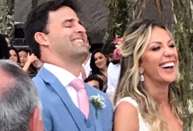Bárbara Coelho e Felipe Russo celebram casamento em Angra dos Reis (Foto: Reprodução/Instagram)