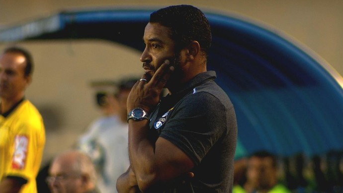 Grêmio ganha intensidade, mas ainda busca pontaria após estreia de Roger