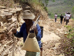 Moradores vivem da agricultura de subsitência e de auxílios do governo (Foto: Gustavo Almeida/G1)