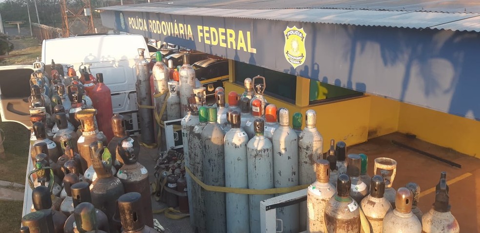 Veículo com drogas foi abordado por volta das 4h na BR-153 em Ourinhos — Foto: Polícia Rodoviária Federal/Divulgação