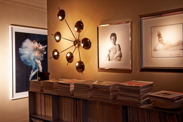 Que tal uma luminária com design arrojado? (Foto: Catherine Ferraz/Arquivo Vogue)