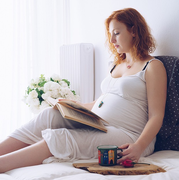 grávida lendo (Foto: thinkstock)