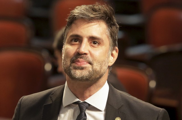 Deputado do Novo chama de 'vitimismo' denúncia de racismo ...