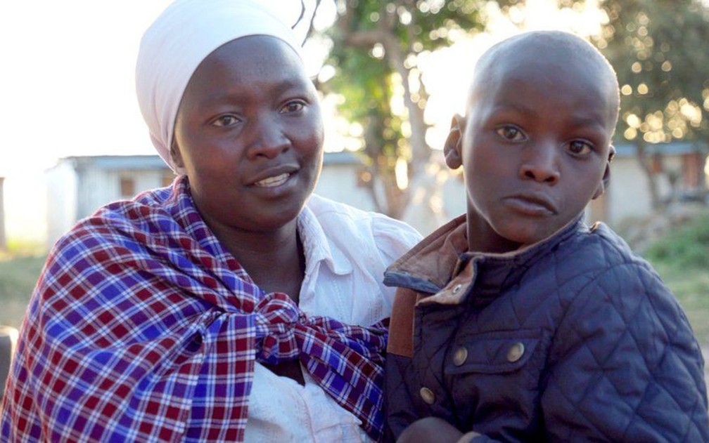 Florence Kipchumba e seu filho Meshack â Foto: ReproduÃ§Ã£o/BBC