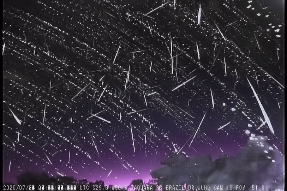 Meteoros alfa capricornídeos e delta aquarídeos do sul registrados em Taquara (RS) em 2020  — Foto: Dr. Carlos Jung - BRAMON/Reprodução