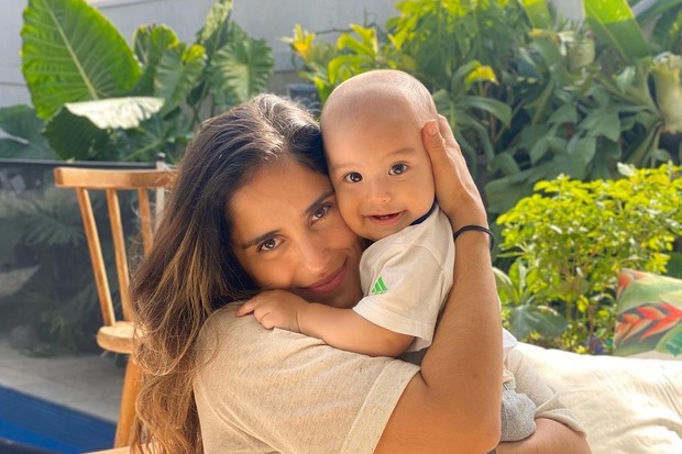 Camilla Camargo e o filho, Joaquim (Foto: Reprodução/Instagram)
