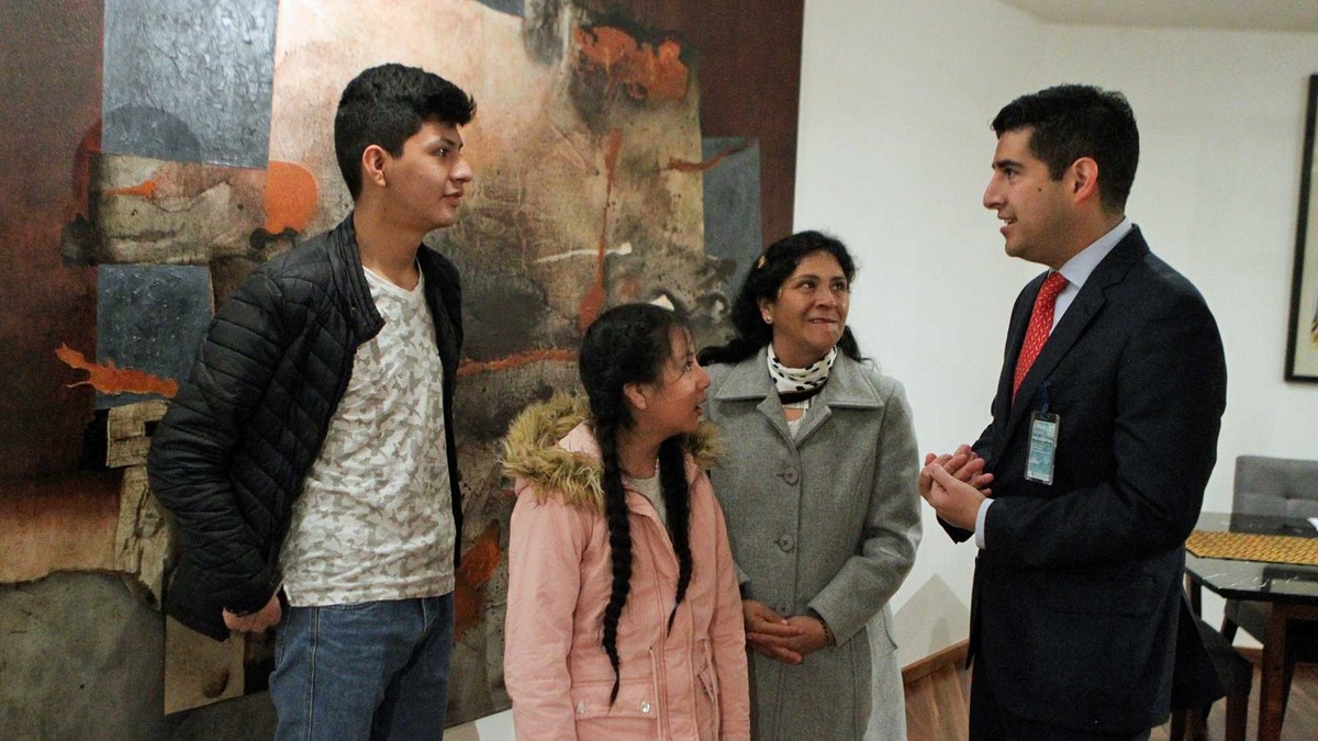 Esposa e hijos de expresidente peruano aterrizan en México |  Mundo