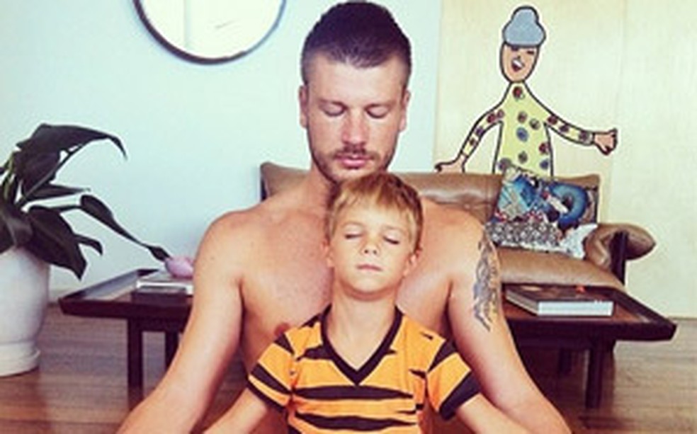 Rodrigo Hilbert E Filho Meditam Veja Foto Maes E Filhos Gnt