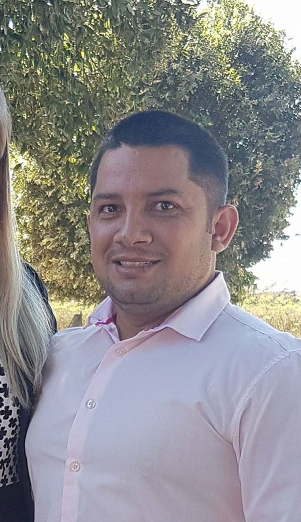 Cleyton Holsbach Nunes, de 40 anos, e da filha dele, Maria Eduarda, de 8 anos, morreram no acidente — Foto: Facebook