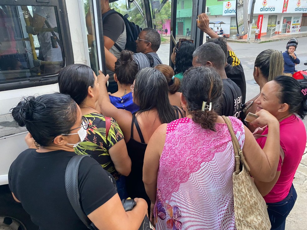 Ônibus circulam com frota reduzida em Natal nesta quinta (16) — Foto: Pedro Trindade/Inter TV Cabugi