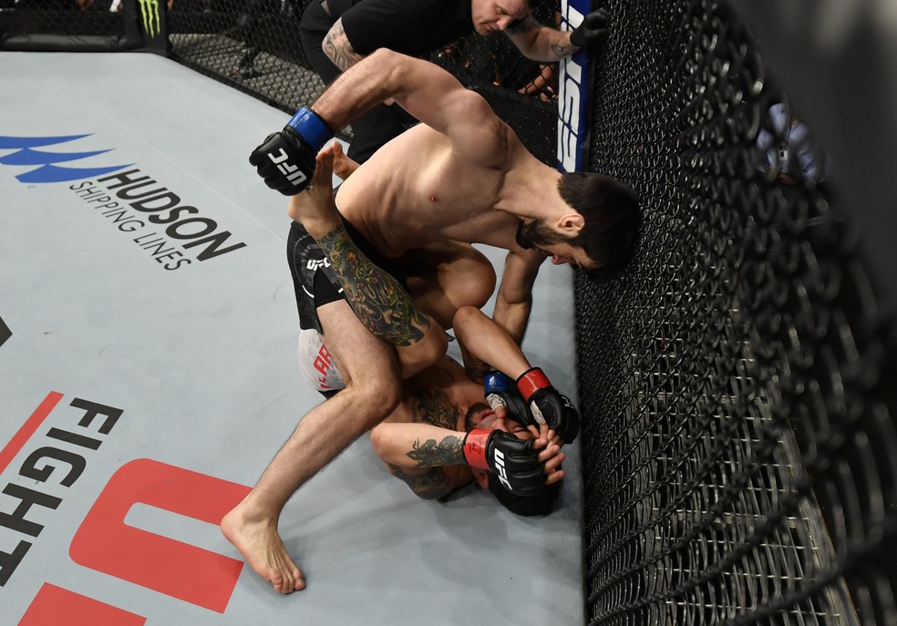 Zubaira Tukhugov nocauteou Kevin Aguilar no UFC Auckland — Foto: Getty Images