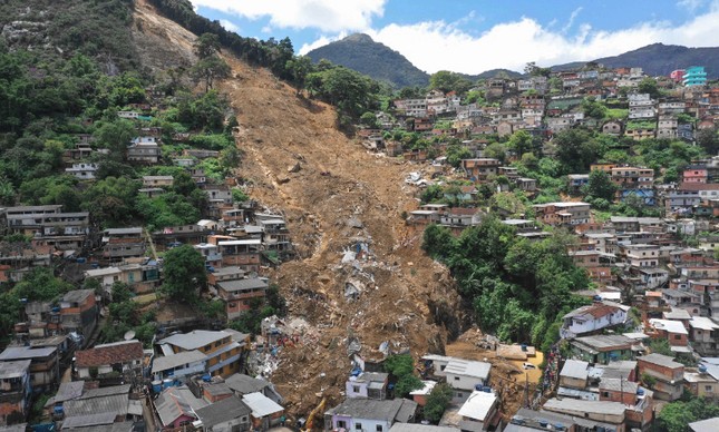Vista aérea da destruição provocada pela chuva em Petrópolis, em fevereiro de 2022 